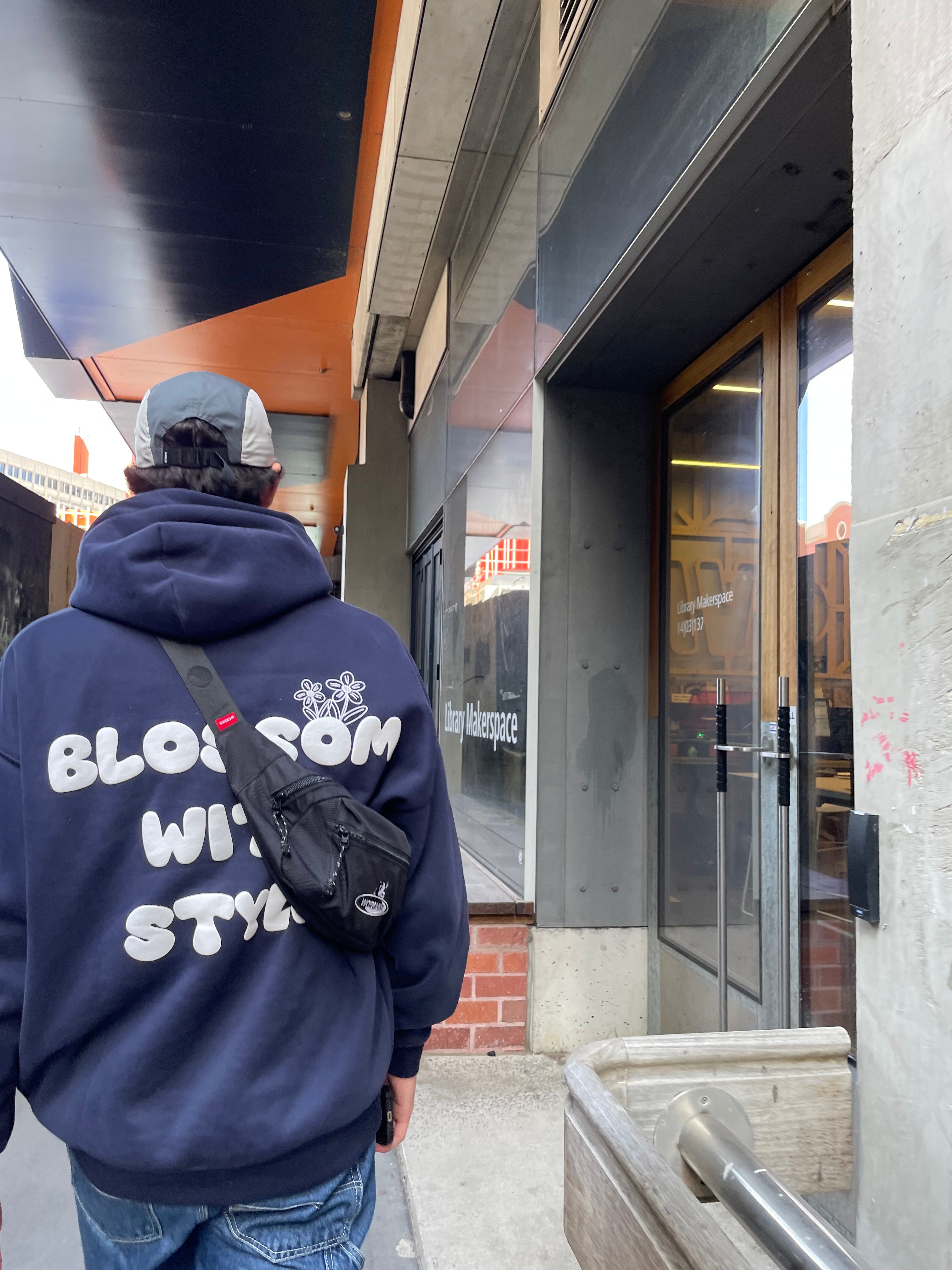CLASSIC NAVY HOODIE